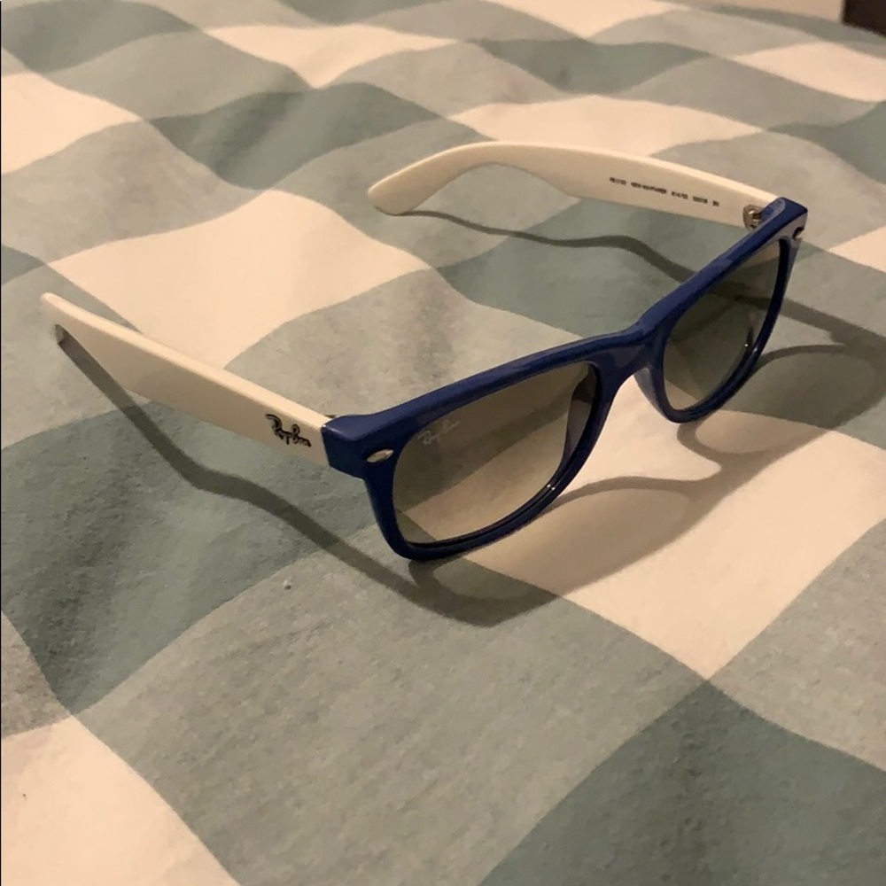 Blue and white wayfarer ray ban sunglasses
